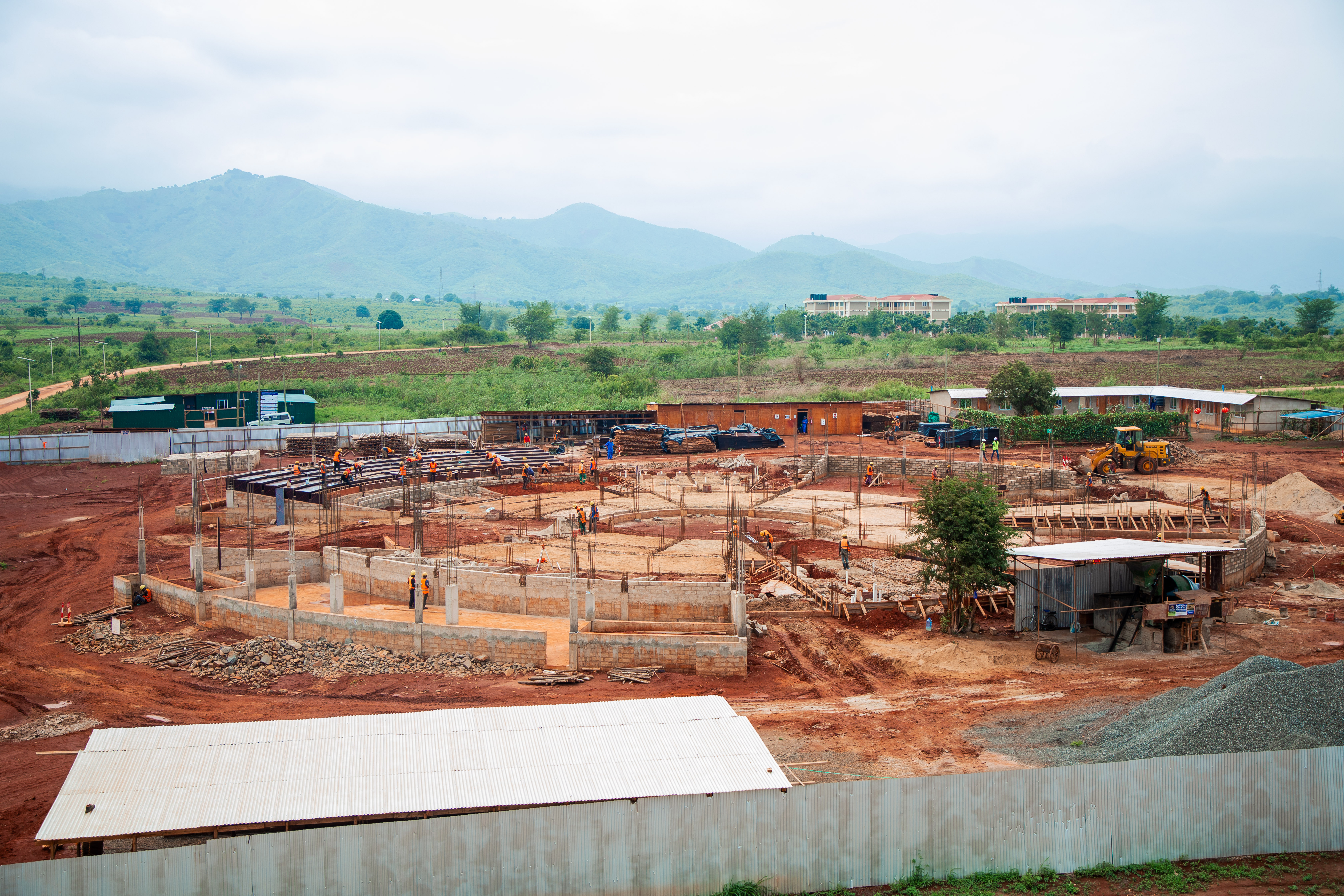 Maendeleo ya ujenzi wa jengo la Taaluma Chuo Kikuu Mzumbe, Kampasi Kuu Morogoro eneo la Maekani, ambalo ujenzi wake unatekelezwa kupitia fedha za Mradi wa Elimu kwa Mageuzi ya Kiuchumi (HEET Project)