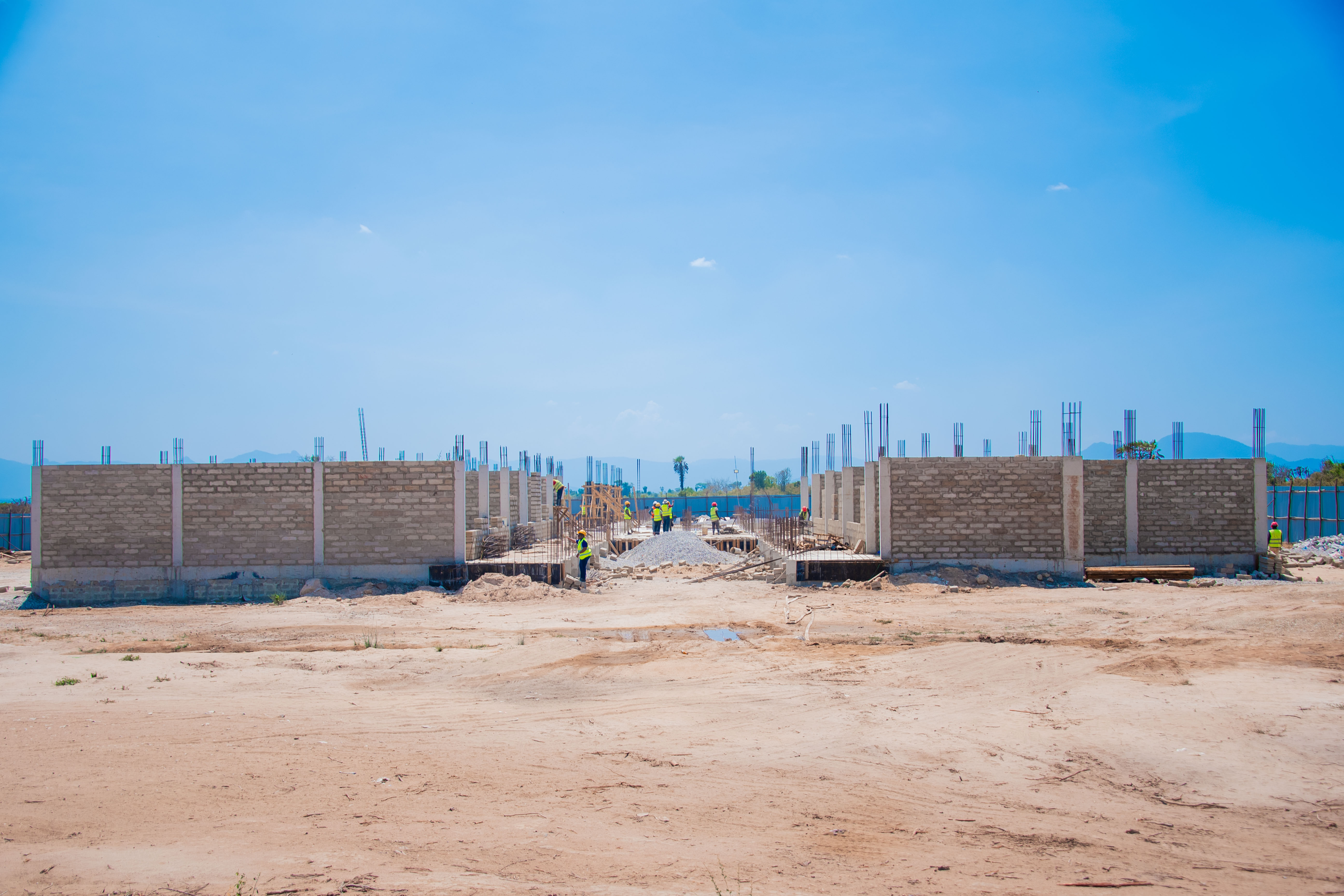 Maendeleo ya Ujenzi wa Jengo la Utawala Chuo Kikuu Mzumbe Kampasi ya Tanga, ambayo ujenzi wake unatekelezwa kupitia fedha za Mradi wa Elimu ya Juu kwa Mageuzi ya Kiuchumi (HEET - Project)
