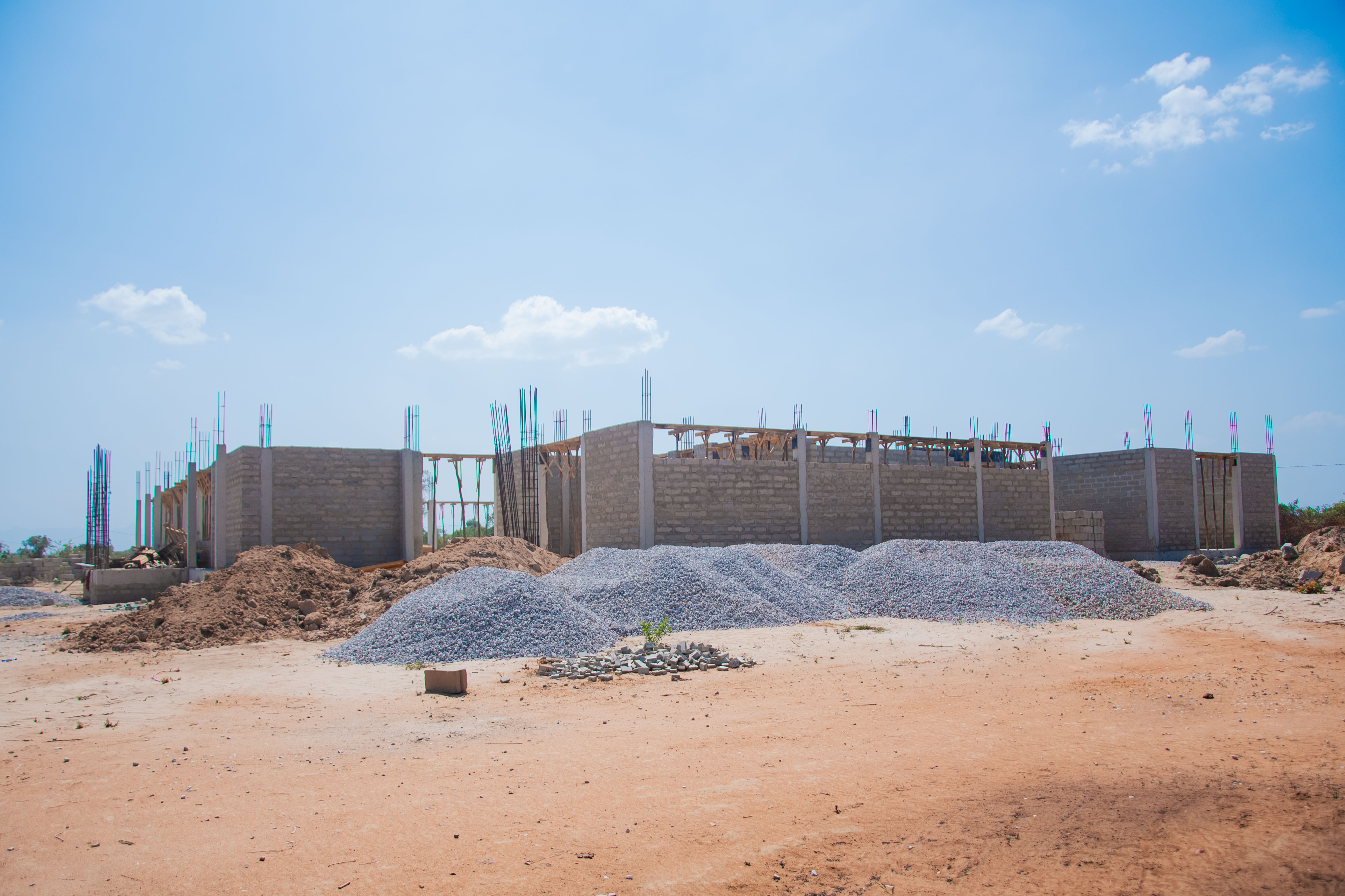 Maendeleo ya Ujenzi wa Mkahawa Chuo Kikuu Mzumbe Kampasi ya Tanga, ambayo ujenzi wake unatekelezwa kupitia fedha za Mradi wa Elimu ya Juu kwa Mageuzi ya Kiuchumi (HEET - Project)
